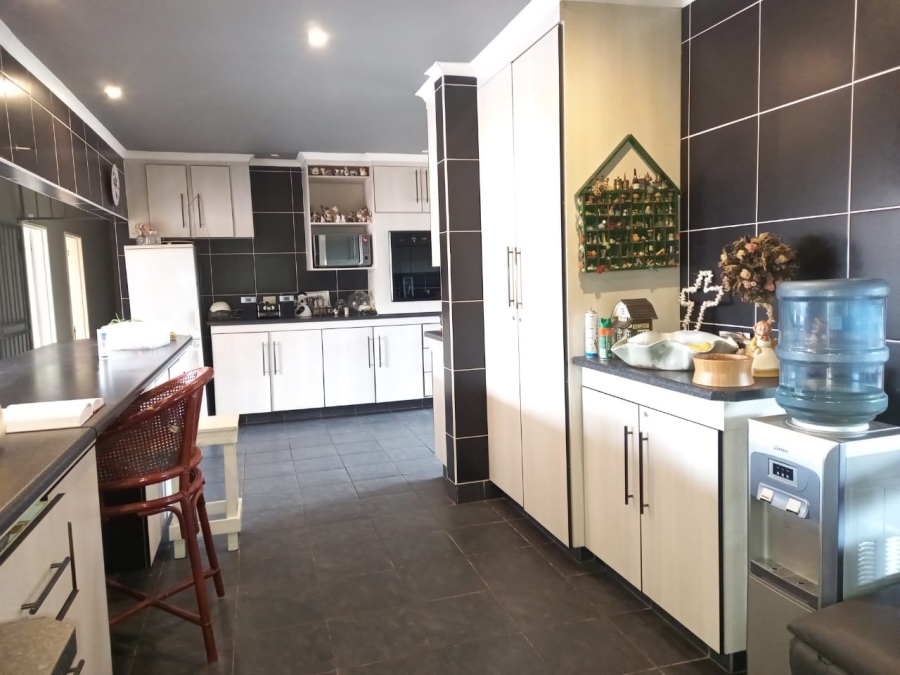 4 Bedroom Property for Sale in Parkersdorp Western Cape